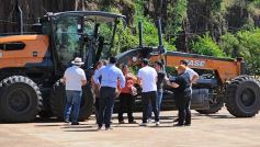 Foto de la galería: El Gobierno Provincial entregó maquinaria vial destinada a 10 Municipios en Posadas
