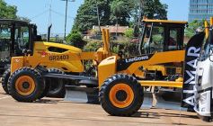 Foto de la galería: El Gobierno Provincial entregó maquinaria vial destinada a 10 Municipios en Posadas