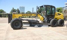 Foto de la galería: El Gobierno Provincial entregó maquinaria vial destinada a 10 Municipios en Posadas