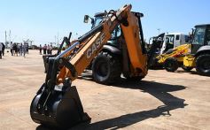 Foto de la galería: El Gobierno Provincial entregó maquinaria vial destinada a 10 Municipios en Posadas