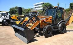 Foto de la galería: El Gobierno Provincial entregó maquinaria vial destinada a 10 Municipios en Posadas