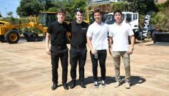 Foto de la galería: El Gobierno Provincial entregó maquinaria vial destinada a 10 Municipios en Posadas