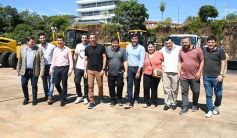 Foto de la galería: El Gobierno Provincial entregó maquinaria vial destinada a 10 Municipios en Posadas