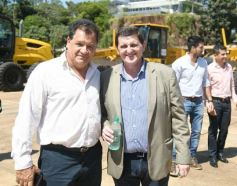 Foto de la galería: El Gobierno Provincial entregó maquinaria vial destinada a 10 Municipios en Posadas