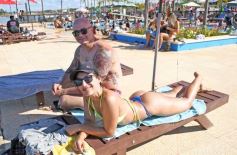 Sixto Fotografías. Sociedad. Varios - Disfrutando el calor en la ciudad: domingo relajado y para el agua en Costa Sur y El Brete