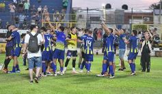 Foto de la galería:  Bartolomé Mitre ya está con un pie adentro y define la final en Rocamora ante su público