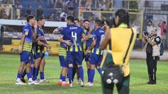 Foto de la galería:  Bartolomé Mitre ya está con un pie adentro y define la final en Rocamora ante su público