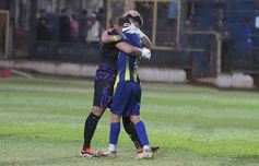 Foto de la galería:  Bartolomé Mitre ya está con un pie adentro y define la final en Rocamora ante su público