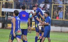 Foto de la galería:  Bartolomé Mitre ya está con un pie adentro y define la final en Rocamora ante su público