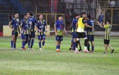 Foto de la galería:  Bartolomé Mitre ya está con un pie adentro y define la final en Rocamora ante su público