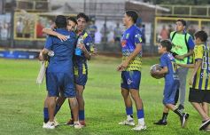 Foto de la galería:  Bartolomé Mitre ya está con un pie adentro y define la final en Rocamora ante su público