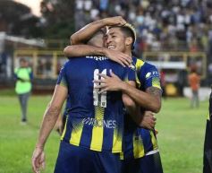 Foto de la galería:  Bartolomé Mitre ya está con un pie adentro y define la final en Rocamora ante su público