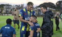 Foto de la galería:  Bartolomé Mitre ya está con un pie adentro y define la final en Rocamora ante su público