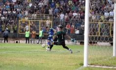 Foto de la galería:  Bartolomé Mitre ya está con un pie adentro y define la final en Rocamora ante su público