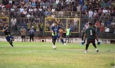 Foto de la galería:  Bartolomé Mitre ya está con un pie adentro y define la final en Rocamora ante su público