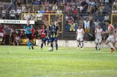 Foto de la galería:  Bartolomé Mitre ya está con un pie adentro y define la final en Rocamora ante su público