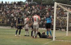 Foto de la galería:  Bartolomé Mitre ya está con un pie adentro y define la final en Rocamora ante su público