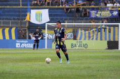 Foto de la galería:  Bartolomé Mitre ya está con un pie adentro y define la final en Rocamora ante su público