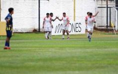 Foto de la galería:  Bartolomé Mitre ya está con un pie adentro y define la final en Rocamora ante su público