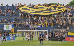 Foto de la galería:  Bartolomé Mitre ya está con un pie adentro y define la final en Rocamora ante su público