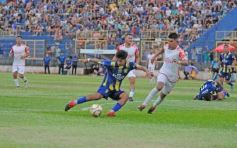 Foto de la galería:  Bartolomé Mitre ya está con un pie adentro y define la final en Rocamora ante su público