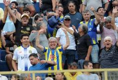 Foto de la galería:  Bartolomé Mitre ya está con un pie adentro y define la final en Rocamora ante su público