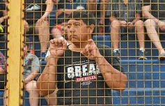 Foto de la galería:  Bartolomé Mitre ya está con un pie adentro y define la final en Rocamora ante su público