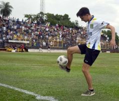 Foto de la galería:  Bartolomé Mitre ya está con un pie adentro y define la final en Rocamora ante su público