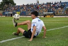 Foto de la galería:  Bartolomé Mitre ya está con un pie adentro y define la final en Rocamora ante su público