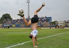 Foto de la galería:  Bartolomé Mitre ya está con un pie adentro y define la final en Rocamora ante su público