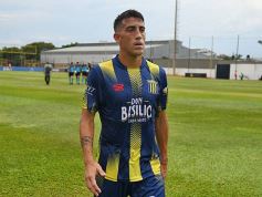 Foto de la galería:  Bartolomé Mitre ya está con un pie adentro y define la final en Rocamora ante su público