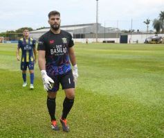 Foto de la galería:  Bartolomé Mitre ya está con un pie adentro y define la final en Rocamora ante su público