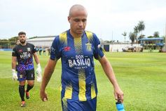 Foto de la galería:  Bartolomé Mitre ya está con un pie adentro y define la final en Rocamora ante su público