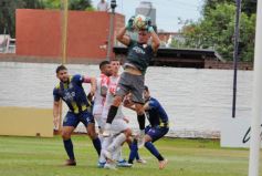 Foto de la galería:  Bartolomé Mitre ya está con un pie adentro y define la final en Rocamora ante su público