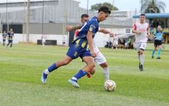 Foto de la galería:  Bartolomé Mitre ya está con un pie adentro y define la final en Rocamora ante su público