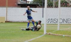Foto de la galería:  Bartolomé Mitre ya está con un pie adentro y define la final en Rocamora ante su público
