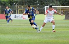 Foto de la galería:  Bartolomé Mitre ya está con un pie adentro y define la final en Rocamora ante su público
