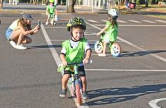 Sixto Fotografías. Sociedad. Varios - En el Parque de la Ciudad: con la Biciescuela, juegos y otras reuniones se pasó la tarde con mucha recreación familiar