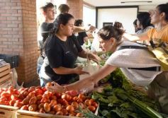 Foto de la galería: Entre las primeras del 2025: con recorridas, trabajo y otras vueltas, se disfruta el ritmo de la ciudad y los amigos