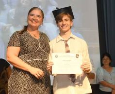 Foto de la galería: Segunda parte del encuentro y alegría que puso broche a la colación de los de 5to de la Madre de la Misericordia