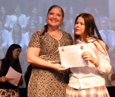 Foto de la galería: Segunda parte del encuentro y alegría que puso broche a la colación de los de 5to de la Madre de la Misericordia