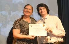 Foto de la galería: Segunda parte del encuentro y alegría que puso broche a la colación de los de 5to de la Madre de la Misericordia