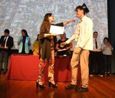 Foto de la galería: Segunda parte del encuentro y alegría que puso broche a la colación de los de 5to de la Madre de la Misericordia