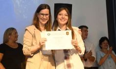 Foto de la galería: Segunda parte del encuentro y alegría que puso broche a la colación de los de 5to de la Madre de la Misericordia