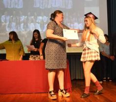 Foto de la galería: Segunda parte del encuentro y alegría que puso broche a la colación de los de 5to de la Madre de la Misericordia