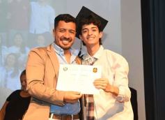 Foto de la galería: Segunda parte del encuentro y alegría que puso broche a la colación de los de 5to de la Madre de la Misericordia