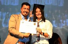 Foto de la galería: Segunda parte del encuentro y alegría que puso broche a la colación de los de 5to de la Madre de la Misericordia