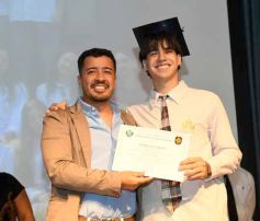 Foto de la galería: Segunda parte del encuentro y alegría que puso broche a la colación de los de 5to de la Madre de la Misericordia