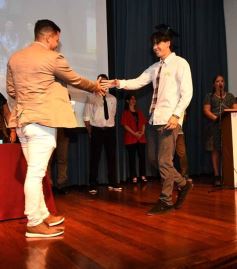 Foto de la galería: Segunda parte del encuentro y alegría que puso broche a la colación de los de 5to de la Madre de la Misericordia