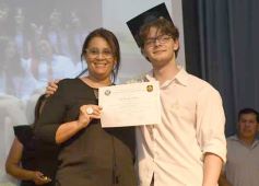 Foto de la galería: Segunda parte del encuentro y alegría que puso broche a la colación de los de 5to de la Madre de la Misericordia